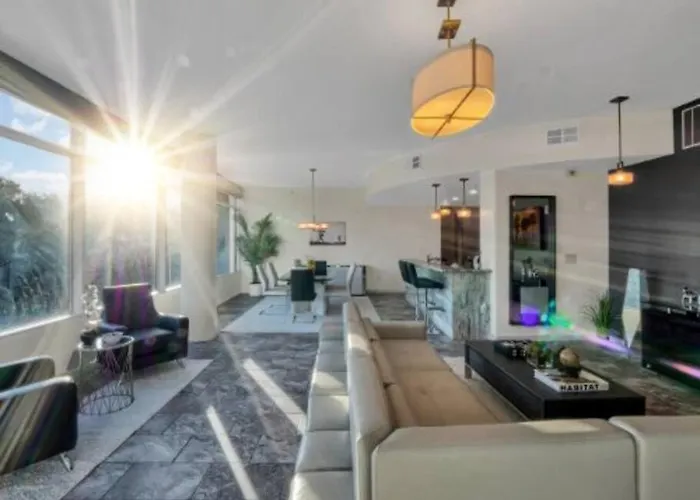 3 Bedrm Palace Suite - King Fl Bed & Free Ev Charging